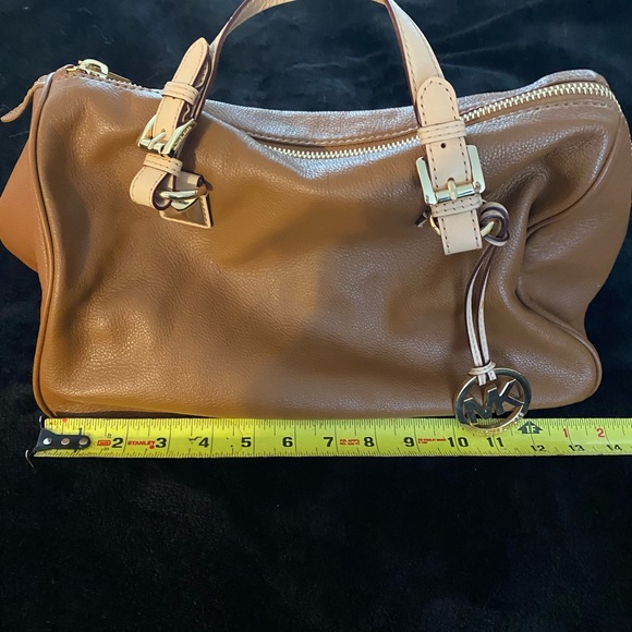 Michael Kors leather duffel style bag - Picture 4 of 7